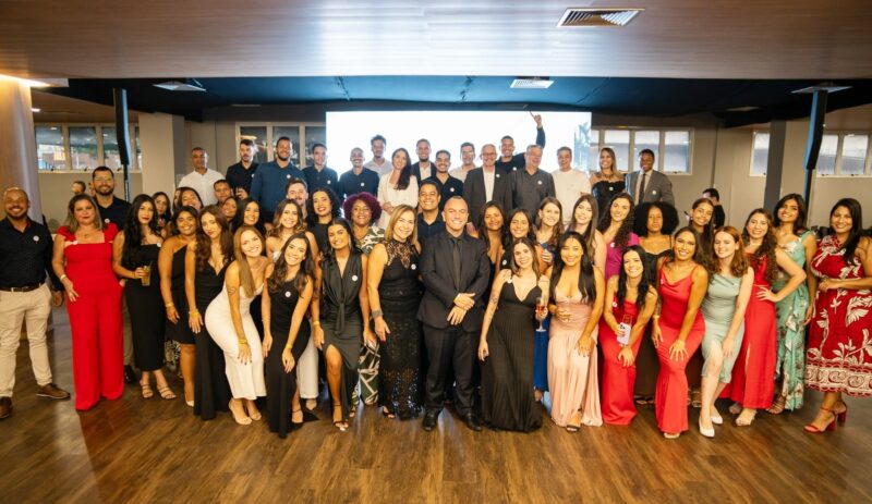 Equipe da Simetria Brasil celebra realizações do ano em evento de confraternização / Foto: Divulgação