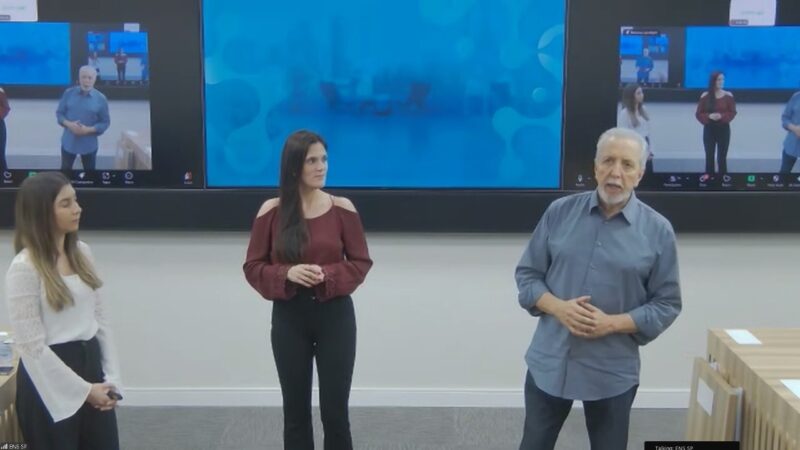 A mediadora Thaís Covolato; Priscila Figueiredo, CEO da Open Power Corretora de Seguros e professora da ENS; e Manuel Matos, um dos maiores nomes em Open Insurance no Brasil e membro do Conselho de Administração da ENS / Reprodução