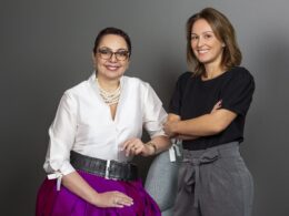 Na imagem, Tania Cosentino à esquerda ao lado de Priscyla Laham à direita / Foto: Divulgação