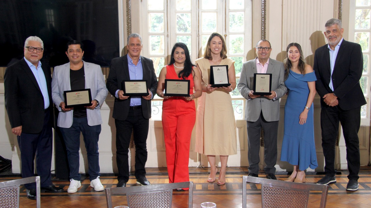 CSP-MG entregou placas às novas beneméritas e às mantenedoras Seguro PASI (35 anos de história) e TGL Consultoria (20 anos de fundação) / Foto: Arnaldo Athayde / Divulgação