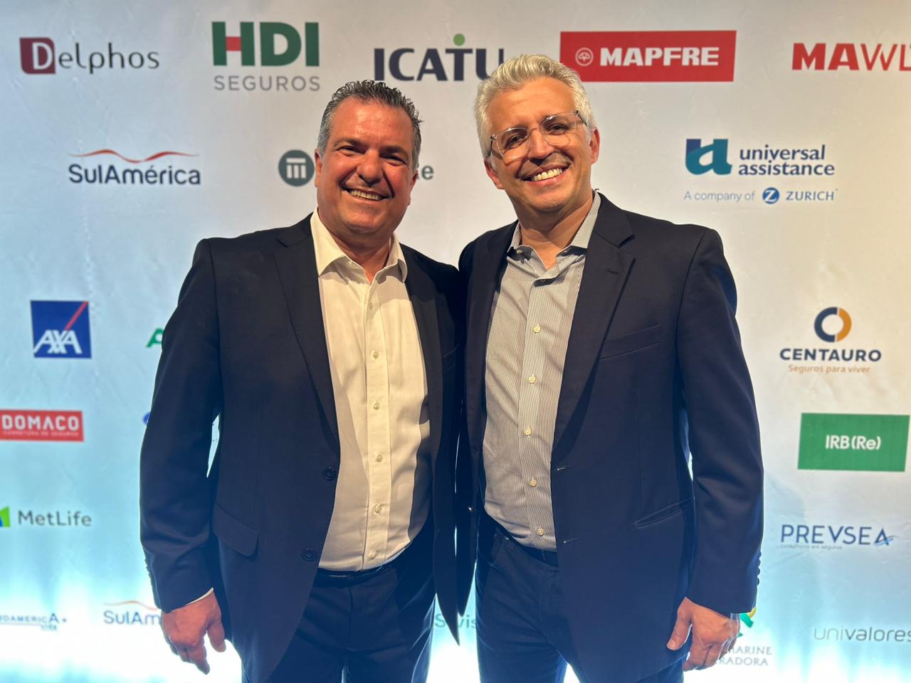 Renato Cunha Barbosa, diretor de relacionamento com o mercado do CVG-SP; Márcio Batistuti, presidente do CVG-SP / Foto: Universo do Seguro