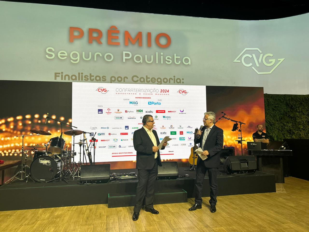 Renato Cunha Barbosa, diretor de relacionamento com o mercado do CVG-SP; Márcio Batistuti, presidente do CVG-SP / Foto: Universo do Seguro