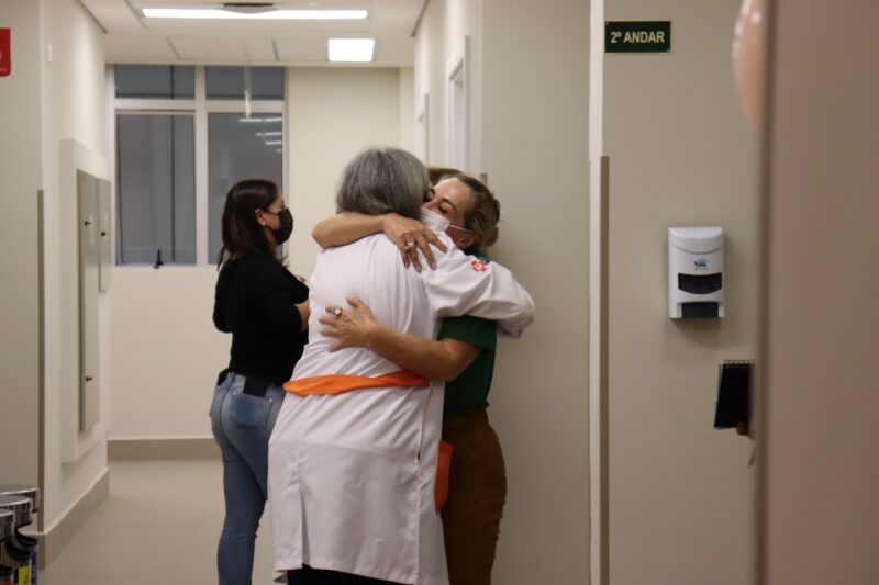 Pequenos gestos de bondade: voluntários preparam presentes para pacientes internados no fim do ano / Foto: Divulgação