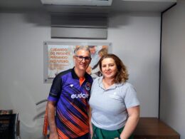 O Corretor de Seguros, Jorge Sortica, e a Gerente Comercial da CAPEMISA em Porto Alegre, Raquel Tolio, comemoram o sucesso do evento por conta da proteção do seguro contratado / Foto: Divulgação