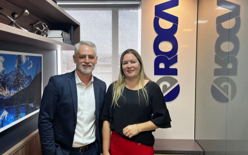 Everton Alves, da Roca Corretora de Seguros, e Gerente da CAPEMISA Seguradora em Florianópolis, Elaine Brachini / Foto: Divulgação