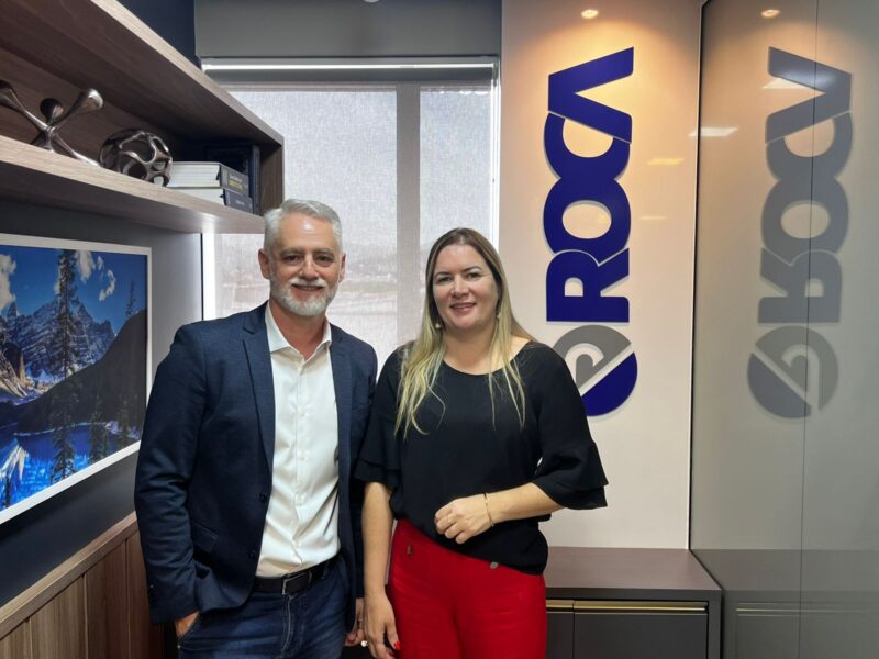 Everton Alves, da Roca Corretora de Seguros, e Gerente da CAPEMISA Seguradora em Florianópolis, Elaine Brachini / Foto: Divulgação