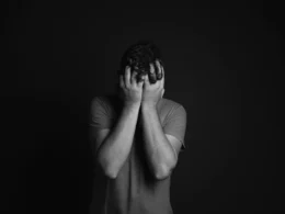 Entenda os tipos de assédios que podem ocorrer nas empresas e como prevenir / Foto: Daniel Reche / Unsplash