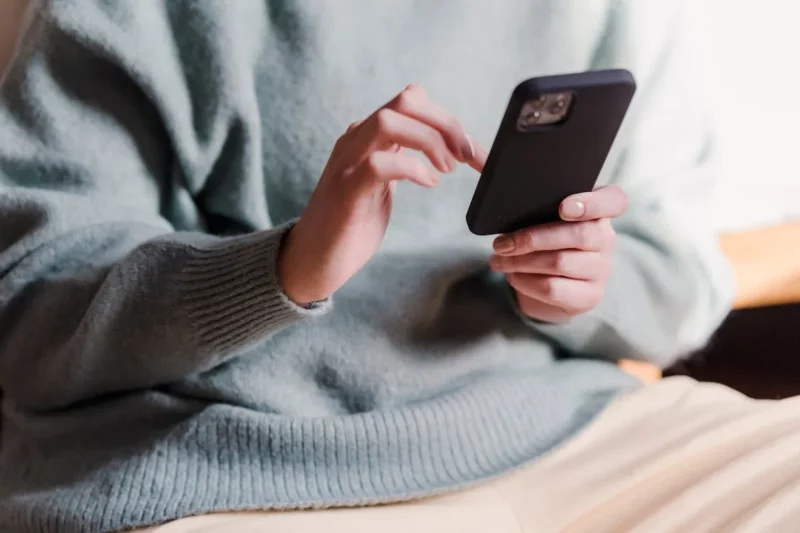 Sinch consolida liderança global em mensagens empresariais RCS e SMS A2P / Foto: Tim Samuel / Pexels