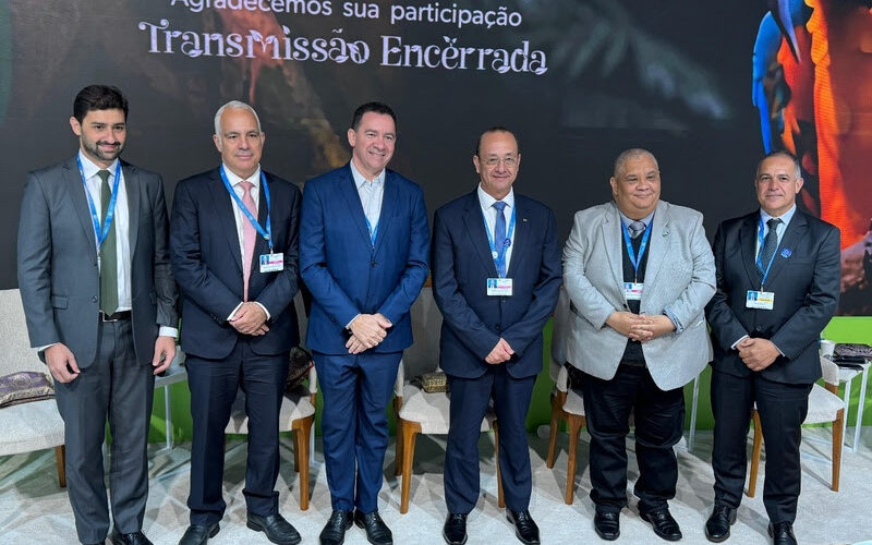 Da esq. para dir.: Vinicius Ladeira, diretor-executivo nacional interino do SEST SENAT; Pedro Iootty, assessor sênior da diretoria do BNDES; Dyogo Oliveira, presidente da CNseg; Vander Costa, presidente da Confederação Nacional do Transporte; Cloves Benevides, subsecretário de Sustentabilidade do Ministério dos Transportes; e Daniel Bertolini, diretor na Transportes Bertolini / Foto: Divulgação