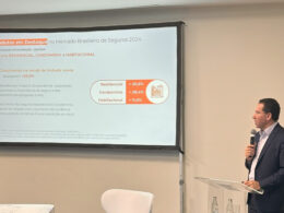 Dyogo Oliveira apresenta dados durante coletiva de imprensa em São Paulo (SP) / Foto: Divulgação / CNseg