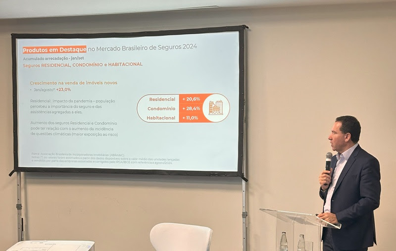 Dyogo Oliveira apresenta dados durante coletiva de imprensa em São Paulo (SP) / Foto: Divulgação / CNseg