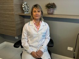 Elisa Lino, enfermeira especialista em vacinação da Clínica Vacinne / Foto: Valquiria Rodrigues / Divulgação