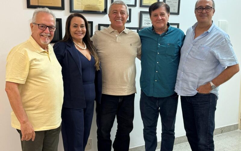 Da esquerda para direita: Joffre Nolasco; Jaqueline Rocha; Luiz Philipe Baeta Neves; Gilberto Villela e César Augusto Braga / Foto: Divulgação