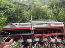 Semeadora tombada em Arroio do Tigre, no Rio Grande do Sul; O acidente ocorreu em dezembro de 2023 / Foto: FF Seguros / Divulgação