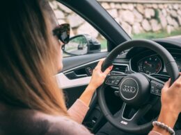 Modelo da Audi e picapes são destaque nos leilões organizados pela Copart nesta semana / Foto: Andraz Lazic / Unsplash