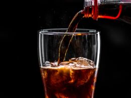 Bebidas açucaradas podem aumentar o risco de morte por diabetes tipo 2 ou doenças cardiovasculares / Foto: Freepik