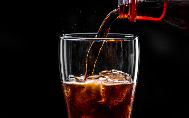Bebidas açucaradas podem aumentar o risco de morte por diabetes tipo 2 ou doenças cardiovasculares / Foto: Freepik