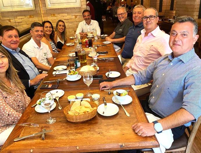 A diretoria da Aconseg-RJ, executivos e o CEO do Grupo HDI, Eduardo Dal Ri, durante almoço em restaurante no Centro do Rio / Foto: Divulgação