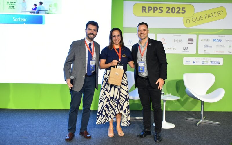 Elanir Santos e Rodrigo Ilhéu, da diretoria comercial, representaram a Quartzo Capital no evento sediado em Curitiba (PR) / Foto: Cleverson Santos / Apeprev / Divulgação