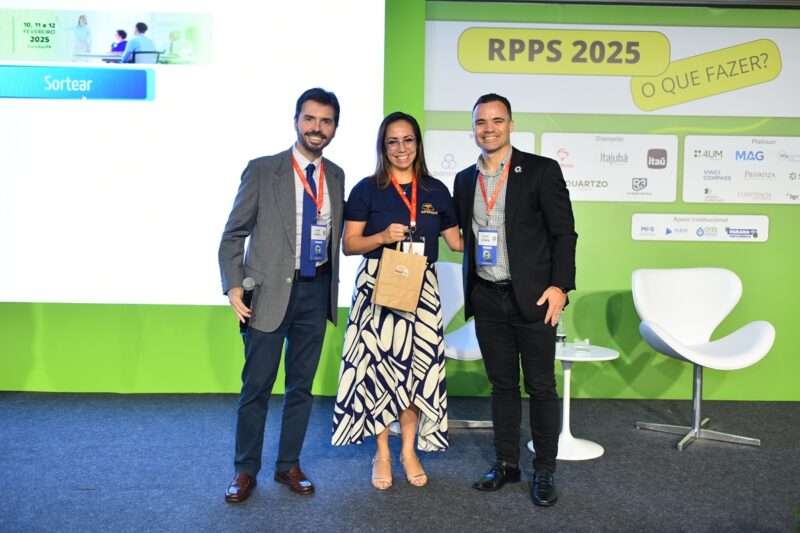 Elanir Santos e Rodrigo Ilhéu, da diretoria comercial, representaram a Quartzo Capital no evento sediado em Curitiba (PR) / Foto: Cleverson Santos / Apeprev / Divulgação