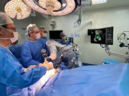 Hospital São Marcelino Champagnat é primeiro do Paraná a contar com o Mako SmartRobotics, tecnologia de ponta que otimiza o tratamento de artroplastias de quadril e joelho / Foto: Divulgação