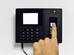 Incidência de contribuição previdenciária sobre horas extras gera discussão e resultados que beneficiam empresas / Foto: Freepik