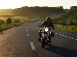 Acessórios para motociclistas urbanos: como melhorar a sua experiência no trânsito / Foto: Freepik
