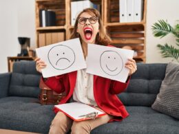 O custo de atender a clientes abusivos e mal-educados / Foto: Freepik