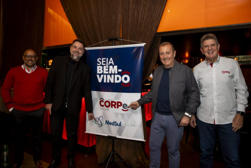 Manoel Fontes, superintendente Comercial CORPe; Mauro Manzano, diretor Comercial MedSul; Dirceu Canal, presidente CORPe; e Claudio Pardal, diretor Comercial CORPe / Foto: Divulgação