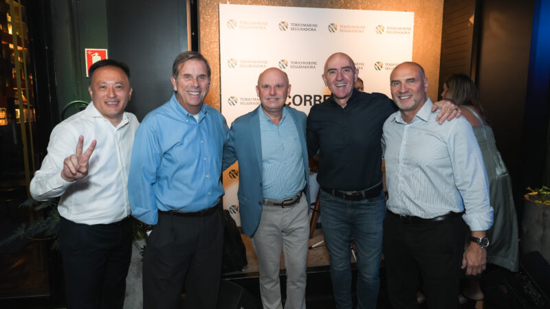 (Esquerda para direita) Marcos Kobayashi (Diretor Comercial Nacional Varejo e Vida), Felipe Smith (Diretor Executivo de Produtos PJ), Rogério Spezia (Diretor Comercial Regional Sul), Adilson Lavrador (Diretor Executivo de Operações, Sinistros e Tecnologia), Marcelo Goldman (Diretor Executivo de Produtos Massificados) / Foto: Adib Fraxe / Divulgação