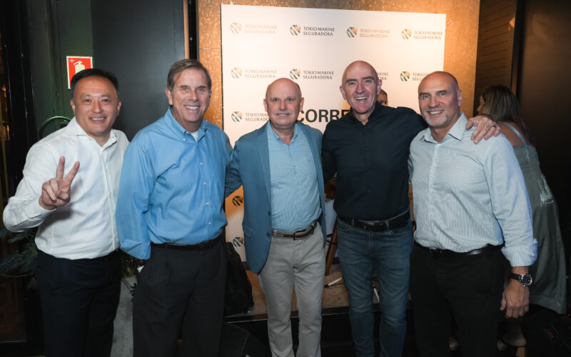 (Esquerda para direita) Marcos Kobayashi (Diretor Comercial Nacional Varejo e Vida), Felipe Smith (Diretor Executivo de Produtos PJ), Rogério Spezia (Diretor Comercial Regional Sul), Adilson Lavrador (Diretor Executivo de Operações, Sinistros e Tecnologia), Marcelo Goldman (Diretor Executivo de Produtos Massificados) / Foto: Adib Fraxe / Divulgação