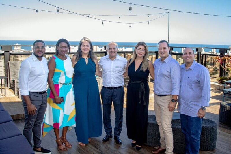 Equipe da E4 Soluções e executivos da Seguros Unimed durante evento em Salvador (BA) / Foto: Divulgação