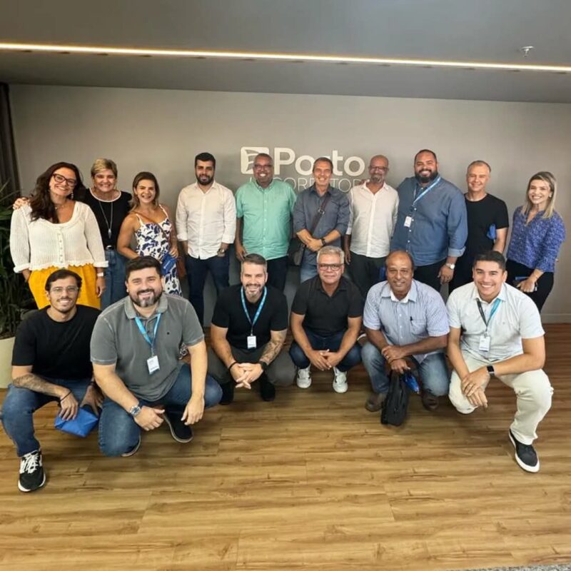 Arley Boullosa e corretores de seguros na filial da Porto no Rio de Janeiro / Foto: Divulgação