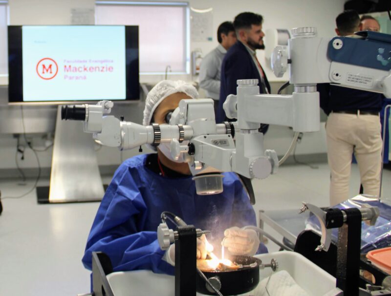 Evento internacional na Fempar capacita médicos em técnicas cirúrgicas de ouvido / Foto: Divulgação