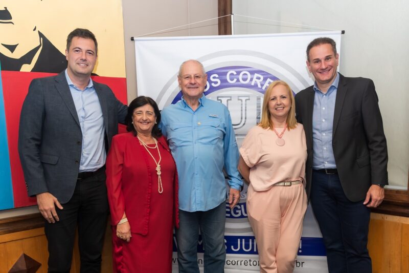 Os convidados com diretores da UCS; Emerson Valentim e Augusto Esteves; Rodrigo Vasconcellos e Emerson Valentim / Foto: Antranik Photos / Divulgação