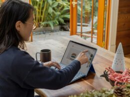 Por que empresas enfrentam desafios para atrair estagiários em áreas diferentes do seu core? / Foto: Microsoft Edge / Unsplash