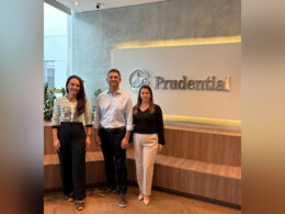 Da esquerda para a direita: A gerente de Parcerias Comerciais da Prudential, Viviane Cruz, sócio proprietário da Suporte Consultoria e Assessoria, Alberto Muller da Silva, e a gerente de Negócios da Prudential, Fernanda Correa / Foto: Divulgação