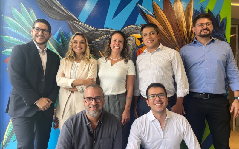Comitê Executivo da Seguros Sura no Brasil: Da esquerda para a direita: Daniel Betancur – Vice-Presidente de Clientes, Canais e Acessos | Kelly Godoi - Diretora Jurídica, Conformidade e Controles Internos | Heloísa Faria - VP de Talento Humano | Renato Santos - Diretor Administrativo e Financeiro | Alex Oliveira - Diretor Regional São Paulo | Mariano Chiavetti (Nano) - VP de Tecnologia | Rodrigo Fujita - VP de Capacidades e Portfólio / Foto: Divulgação