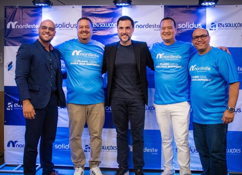 Paulo Thiago, coordenador de Vendas da Nordeste Saúde; Mário Mendonça, diretor Comercial da Solidus; Luiz Bertone, diretor Comercial da operadora; Eduardo Souza e Ulisses Brito, parceiros da E4 Soluções / Foto: Divulgação
