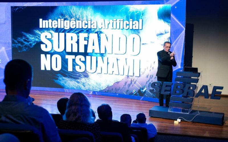 Especialista orienta representantes comerciais sobre integração da inteligência artificial nas vendas / Foto: Marcelo Ellas Foto / Divulgação