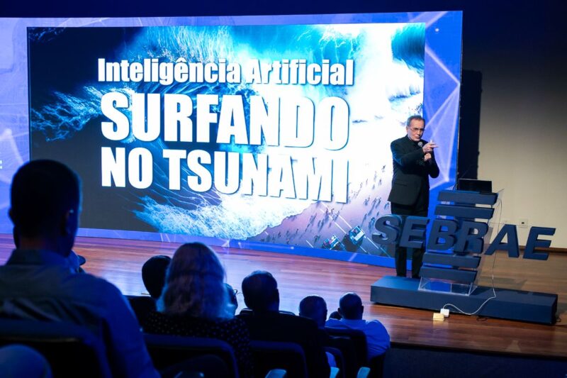 Especialista orienta representantes comerciais sobre integração da inteligência artificial nas vendas / Foto: Marcelo Ellas Foto / Divulgação