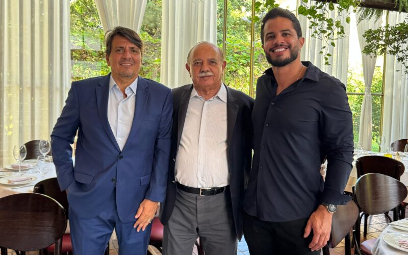 Julio Cazzola, executivo da RTC; Dr. Pedro Pereira de Freitas, presidente da allseg seguradora; e o COO da Luma Seguros, Bruno Leal / Foto: Divulgação