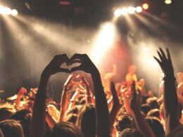 discovermarket e Sympla revolucionam acesso a seguros para produtores de eventos no Brasil / Foto: Anthony DELANOIX / Unsplash