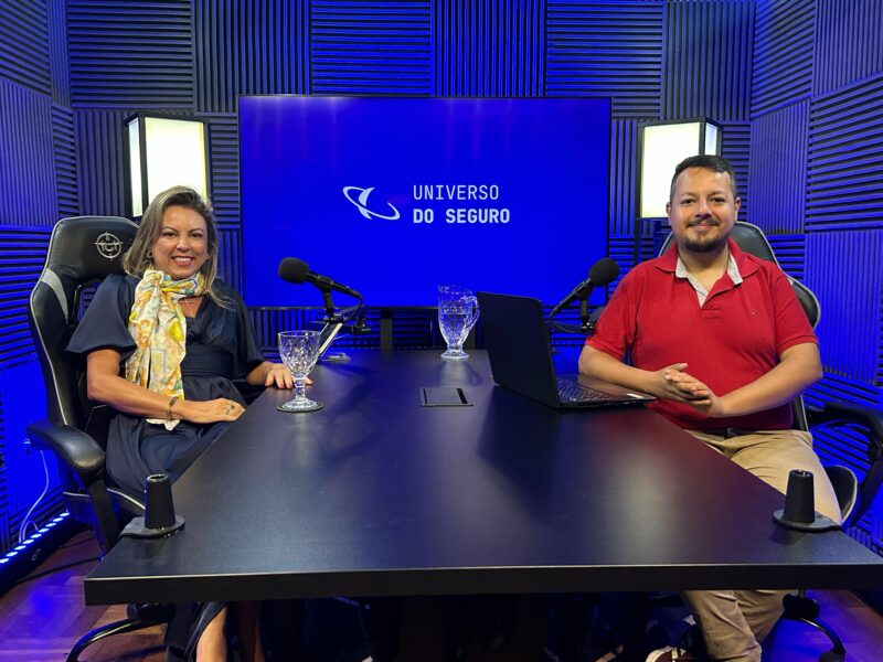 Rosane Mota, CEO da RM7 Seguros, fala sobre consórcio, seguro de vida e multiproteção no 5º episódio do Podcast do Universo do Seguro / Rosane Mota e William Anthony / Foto: Divulgação