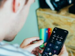 Banco Bmg expande oferta de crédito em novo canal digital de autosserviço / Foto: CardMapr.nl / Unsplash