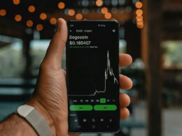 Bovespa inicia semana mirando novos recordes em meio a cenário externo instável / Foto: PiggyBank / Unsplash