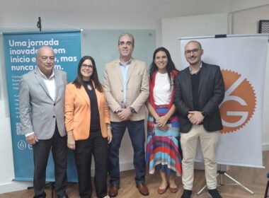 Da esquerda para a direita: Ênio Miraglia, diretor social do CVG-RJ; Sonia Marra, diretora adjunta do CVG-RJ; Eduardo Gama, professor da ENS; Janice Couto, coordenadora comercial da ENS; Marcos Salum, diretor de relações com o mercado do CVG-SP / Foto: Divulgação