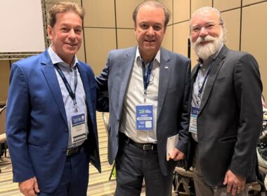 Divulgação Valdir Ventura, Eleuses Paiva (Secretário de Saúde) e Rogério Medeiros (Diretor Financeiro da Santa Casa de Francisco Morato)