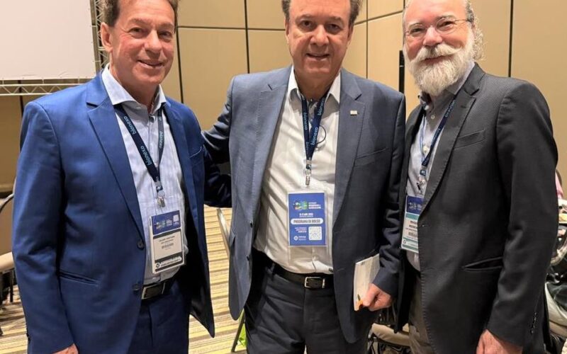 Divulgação Valdir Ventura, Eleuses Paiva (Secretário de Saúde) e Rogério Medeiros (Diretor Financeiro da Santa Casa de Francisco Morato)