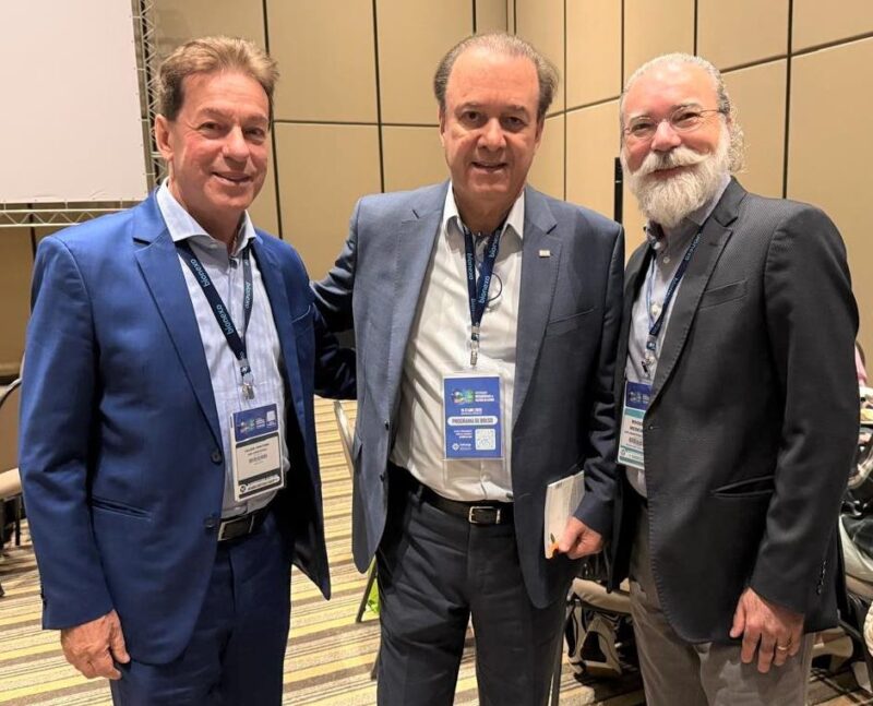Divulgação Valdir Ventura, Eleuses Paiva (Secretário de Saúde) e Rogério Medeiros (Diretor Financeiro da Santa Casa de Francisco Morato)